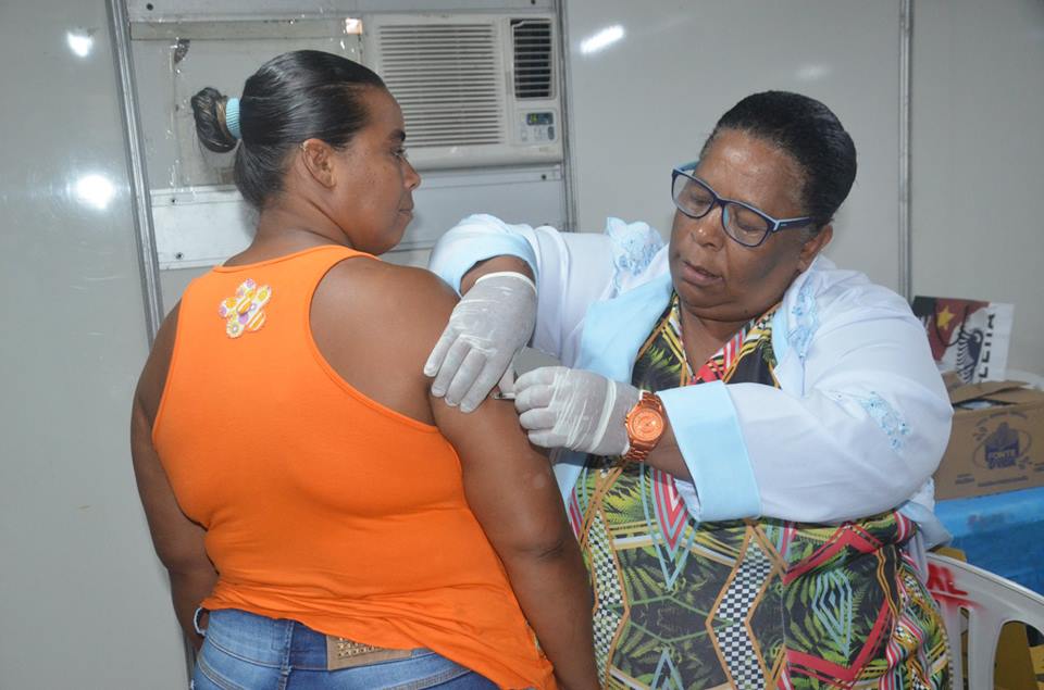 Moradora de São Francisco do Conde se vacina contra a febre amarela